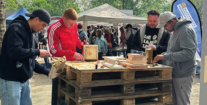 Die Ofenhelden begeisterten bei „Lust auf Handwerk“ mit praktischen Mitmachaktionen und gaben jungen Menschen Einblicke in den Beruf des Ofen- und Luftheizungsbauers.