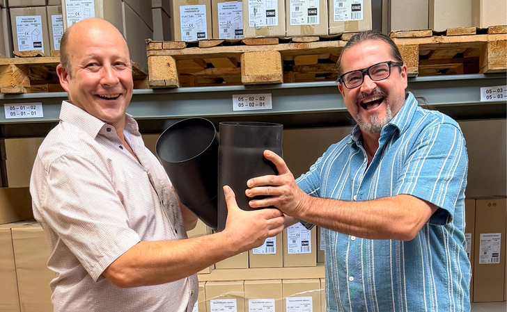 Giovanni Soulas (rechts) hat die Unternehmenssparte „Eurohr“ an Michael Jung (links) verkauft – so geht es mit klarem Profil in die Zukunft.