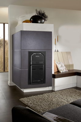 Buderus Heizeinsätze werden aus hochwertigem Spezial-Ofenguss hergestellt. Der Werkstoff speichert anhaltend Wärme und gibt sie noch lange nach dem Abschalten an den Wohnraum ab.   