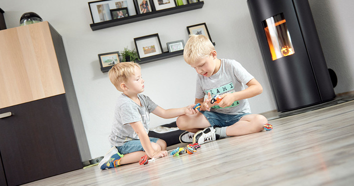 Moderne und effiziente Holzfeuerungsanlagen reduzieren Feinstaubemissionen um bis zu 90 Prozent und verdoppeln die Energieeffizienz – das spare Ressourcen.