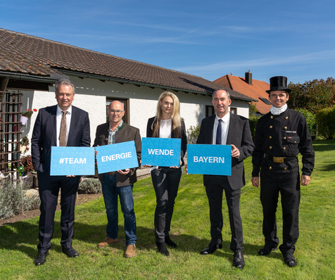 Bayerischer Wirtschafts- und Energieminister H. Aiwanger (2.v.r) und Hauptgeschäftsführer  Dr. W. Schwarz starten gemeinsam die Heizungsoptimierungs-Kampagne.