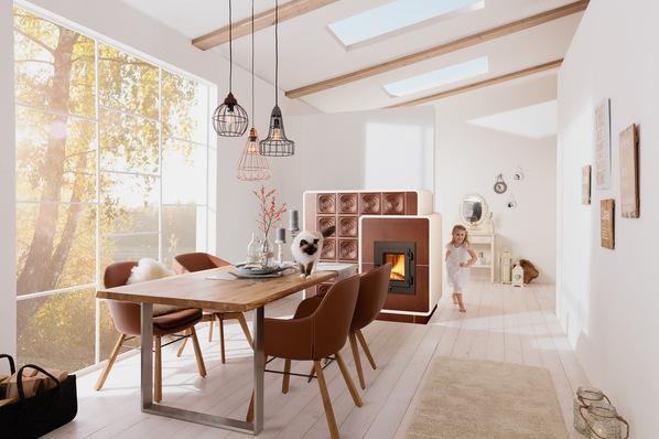  Keramik Doppel-Komfort für die Zukunft: Kachelofen plus Wärmepumpe als Team für Heizung und Brauchwasser 