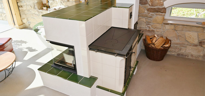 Die ideale Kombination – Ofen und Herd –, die auch in stromlosen Zeiten für Wärme und Essen sorgt.