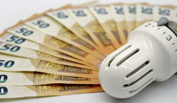  Bemängelt wird bei Fernwärme die fehlende Transparenz bei der Preisgestaltung und dass die Kunden in einem weitestgehend monopolistisch geprägten Markt gefangen sind, meist ohne Auswahlmöglichkeiten für weitere Anbieter und erwähnenswerten Wettbewerb. 