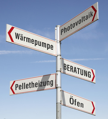  Auch wenn die Pfeile in verschiedene Richtungen zeigen, sind bei der Wärmeerzeugung oft ­gemeinsame Wege möglich. Hybridheizung heißt ein Zauberwort