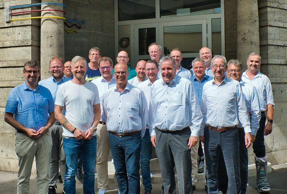 Das Foto zeigt die Vorstände beider Verbände bei der gemeinsamen Sitzung in Stuttgart.