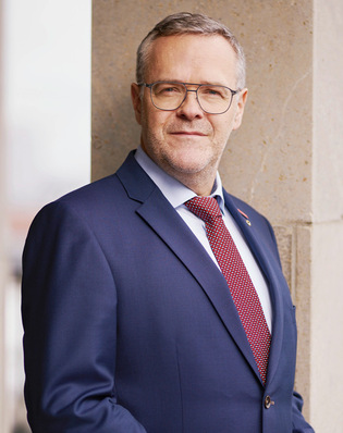 „Ein Handwerk – eine Stimme. Dafür steht der ZDH seit 75 Jahren“, erklärt ZDH-Präsident Jörg Dittrich.