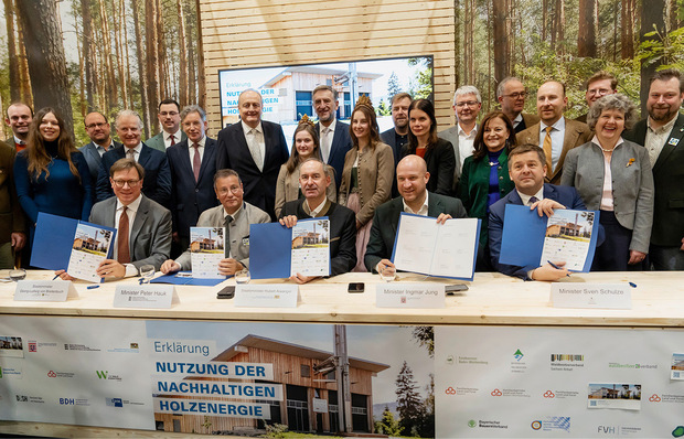 Die Bündnisteilnehmer auf der Grünen Woche in Berlin.