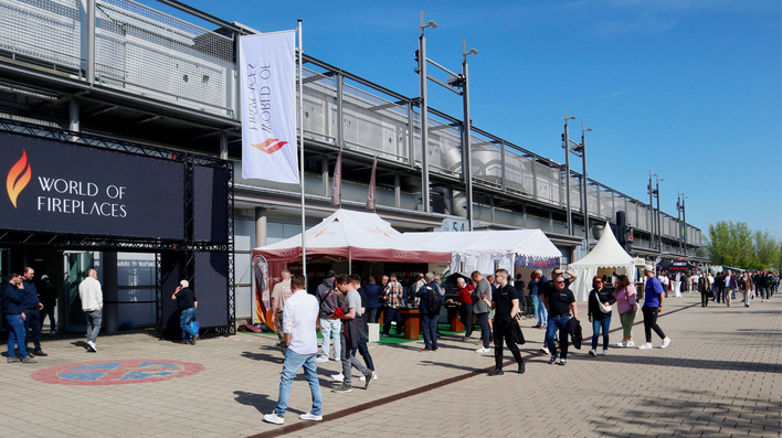 Bei schönstem Wetter strömten die Besucher in die World of Fireplaces
