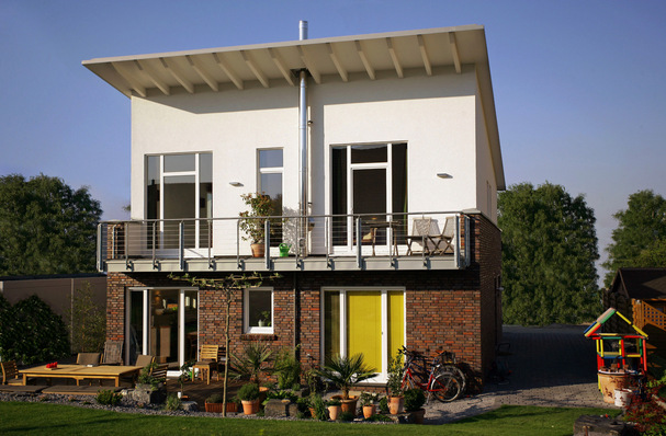 Im Gebäudebestand lässt sich ein Edelstahlschornstein wirtschaftlich und effizient nachrüsten.