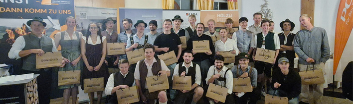 Gruppenbild aller Freigeprochenen.