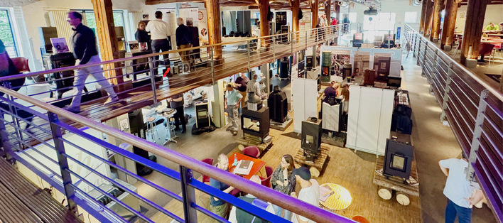 Mit rund 30 Ausstellern war die Neuheitenshow in Peter Jensens Lagerhaus auch in diesem Jahr voll belegt. Über 90 Handwerksbetriebe nutzten die Gelegenheit, sich bei den Herstellern zu informieren.