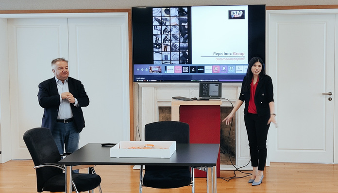  Mauro Travini und Übersetzerin Frau Caruso.