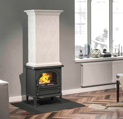 Dieser   „Nostalgie-Kaminofen“ wächst über sich hinaus. Doppelte Leistung: Heizt schnell auf und speichert die Wärme.