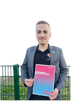 Finn ist jetzt stolzer Ofenbau-Geselle. Ein Meisterkurs soll in zwei Jahren folgen.