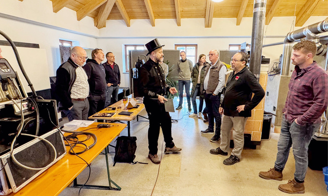 Sören Skodda erläutert den Ablauf des Messverfahrens.