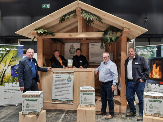 Rolf Esser, HKI; Steffen Rotner, Holzmaxe; Elmar Fleischmann, Energieholz Fleischmann; Wolfgang Kiefer, Kiefer Naturbrennstoffe; Ludger Pohlmann, Kaminholz Pohlmann (v.l.n.r.)
