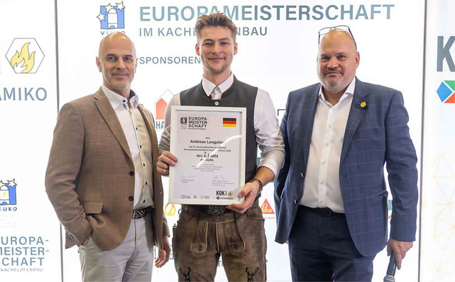 Herzlichen Glückwunsch! Vize-Europameister Andreas Lengsfeld (Mitte) bei der Siegerehrung mit Robert Salvata von der VEUKO (links) und Dipl.-Ing. Dr. Thomas Schiffert des KOV (rechts).