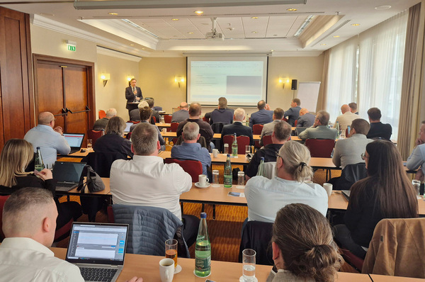 Volles Haus in Leipzig. Hier referiert  Staatssekretär Thomas Wünsch.