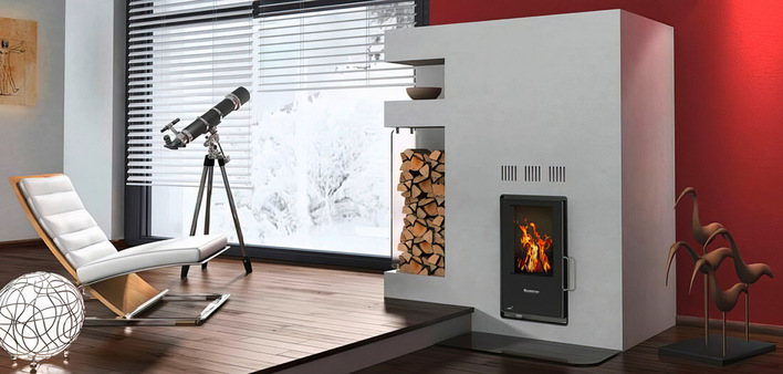 Buderus (Bosch Thermotechnik) bietet mit dem Logaflame HWS216 einen klassischen Kachelofen-Einsatz für Sanierung und Neubau. Von der Gesamt-Nennwärmeleistung von 8 kW entfallen jeweils 4 kW auf die Luft- und die Wasserseite, der Wirkungsgrad liegt bei 85 Prozent, der Wärmetauscher fasst 6,7 Liter Wasser.