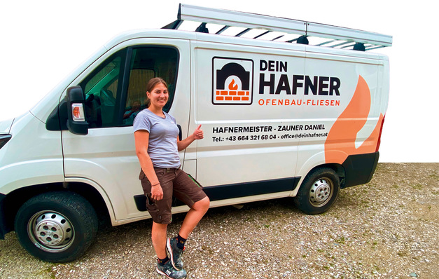 Ein eigener Firmenbus erleichtert Bettina das Aufsuchen der Baustellen.